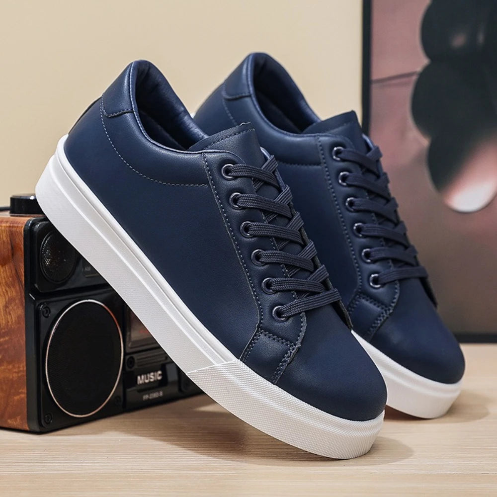 Nuove scarpe da uomo alla moda best-seller, scarpe bianche di tendenza, scarpe sportive e casual da studente, scarpe da uomo versatili