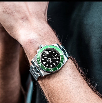 ADDIESDIVE Edelstahl-Uhr für Herren, europäische und amerikanische Business-Freizeit-Quarzuhr, wasserdichte Outdoor-Sportuhr