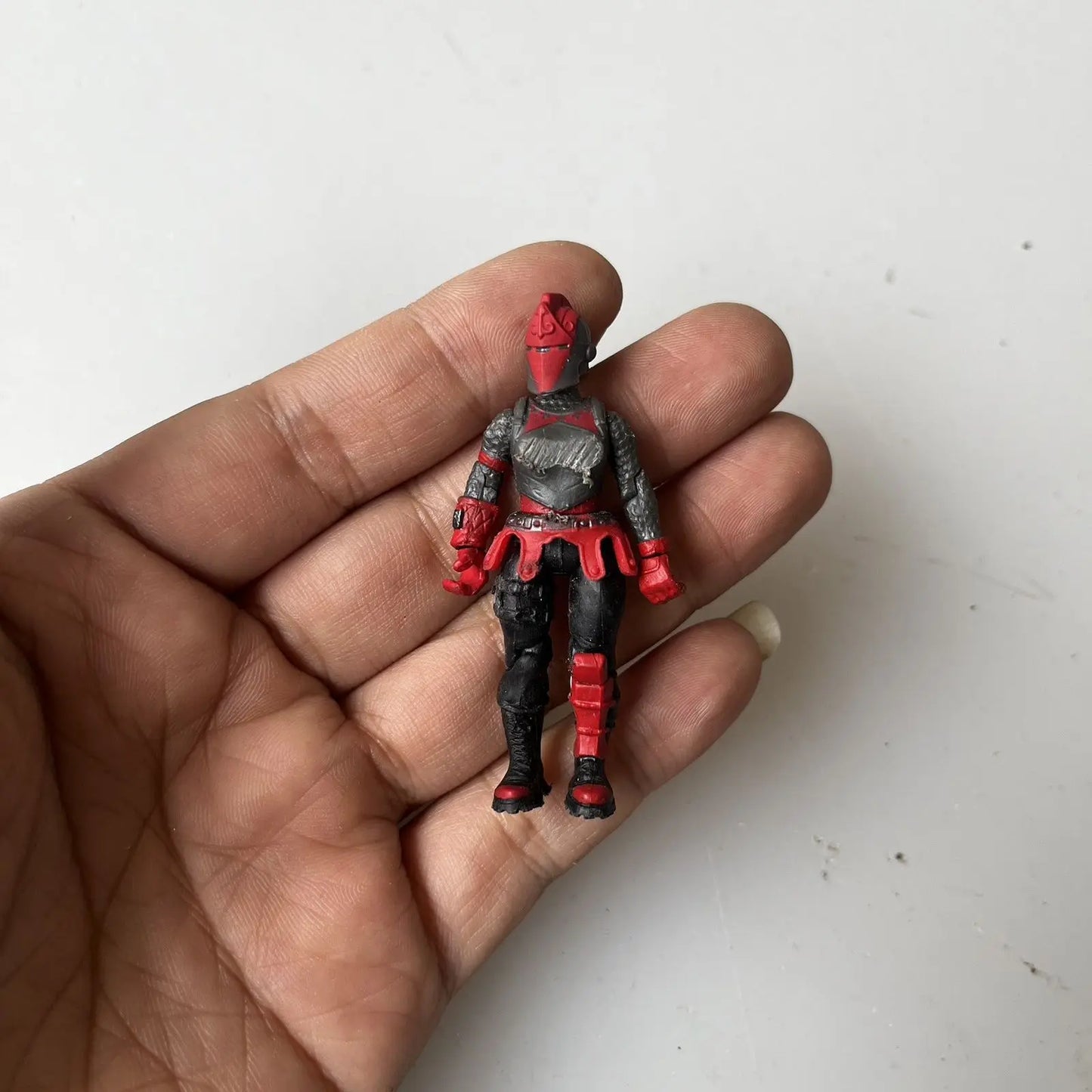 Figura articulada Fortnite Robin Zix Game Peripheral em estilo cartoon — brinquedo criativo com personalidade, ornamento de coleção e presente de aniversário