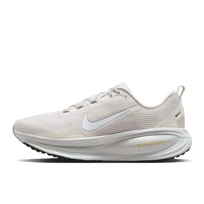 „Nike Vomero 18“ – amortizuojantys, palaikantys, lengvi, idealiai tinkantys bėgimui ir ėjimui, patogūs unisex bėgimo bateliai HM6803-300