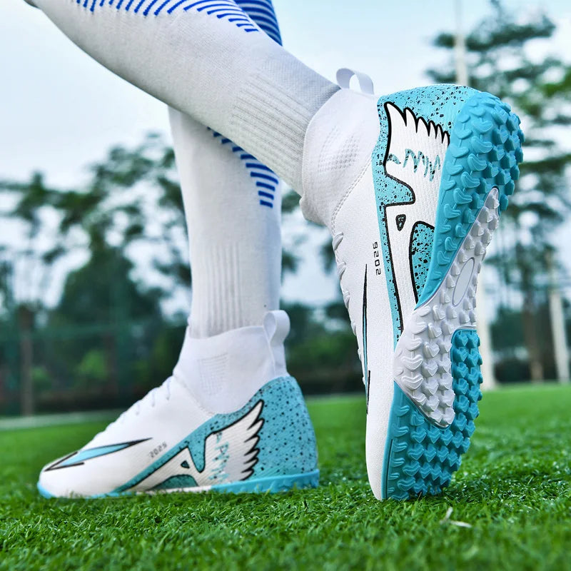 Chaussures de Football pour hommes et femmes, chaussures de sport en plein air, chaussettes ultralégères, antidérapantes, baskets de Futsal, nouvelle mode