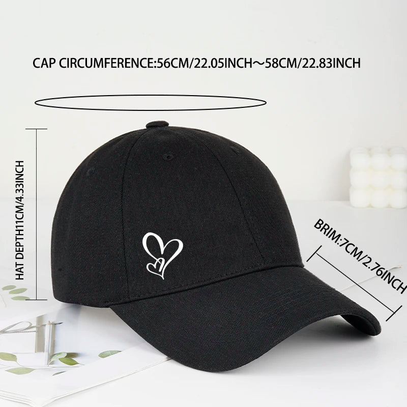 Minimalistická kšiltovka s potiskem dvou srdcí pro ženy i muže, měkká, nastavitelná, ve stylu „dad hat“, ležérní, s motivem lásky, sluneční čepice