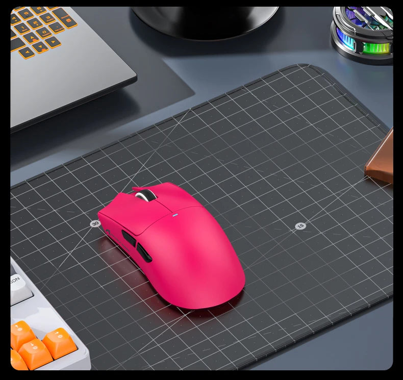 Mouse da gaming wireless ATTACK SHARK X11SE, tri-mode, ultraleggero 63g con sensore PAW3311, 22000 DPI, batteria 300mAh, doppio driver