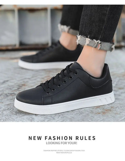 Sapatos de Homem 2026 Novo Estilo Quatro Estações, Versáteis e Modernos, Sola Macia, Brancos, Casuais e Respiráveis para o Verão