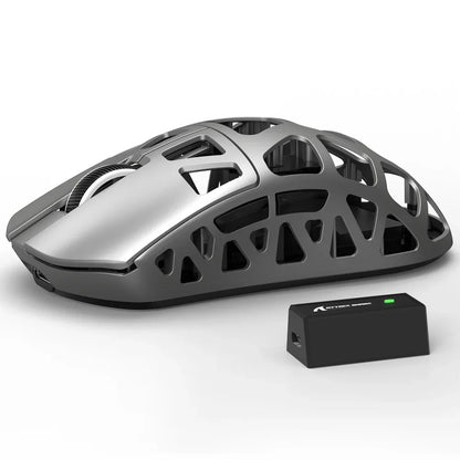 Rato Gaming ATTACK SHARK R3 em Liga de Magnésio 8K SUPERLIGHT 8000Hz, 6 DPI Ajustáveis até 26000, PAW3395, BT/2.4G Sem Fios/Com Fios