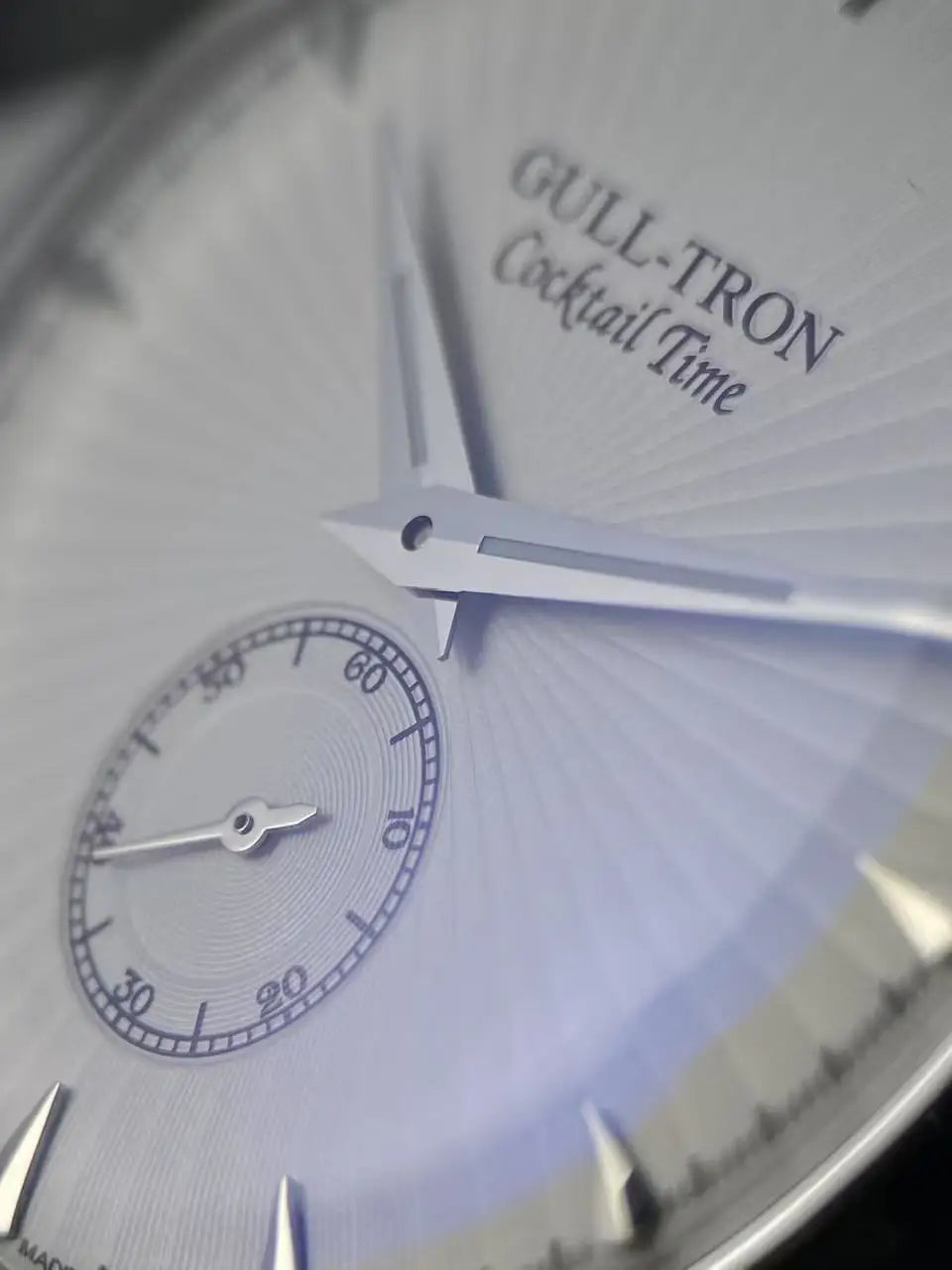 Bauhaus style manual mechanical retro cocktail style bubble mirror fashionable and beautiful ultra-thin case sword sha