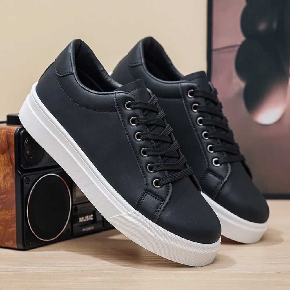 Nuove scarpe da uomo alla moda best-seller, scarpe bianche di tendenza, scarpe sportive e casual da studente, scarpe da uomo versatili