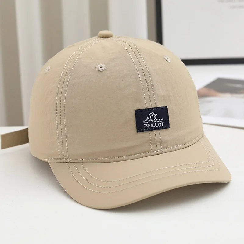 Eine Herren-Kappe mit kurzer Krempe, neuer Sommer-Style, atmungsaktive und schnell trocknende Baseballkappe, leichte Soft-Top-Duckbill-Kappe für Damen