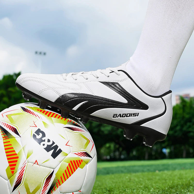 Scarpe da calcio da uomo traspiranti, scarpini da football e futsal ultraleggeri, sneaker professionali da allenamento unisex, tacchetti per erba e sport da partita