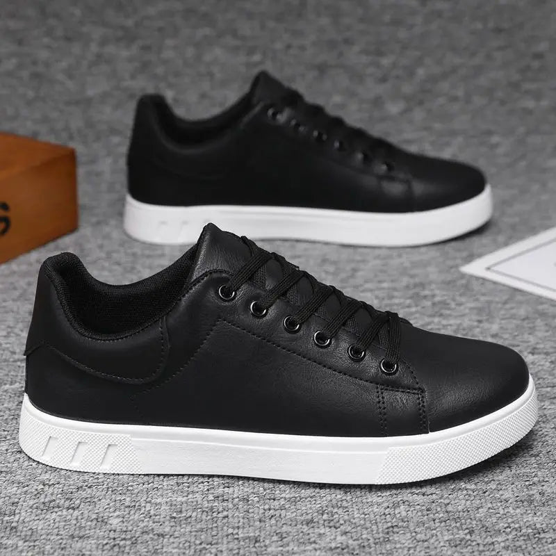 Sapatos de Homem 2026 Novo Estilo Quatro Estações, Versáteis e Modernos, Sola Macia, Brancos, Casuais e Respiráveis para o Verão