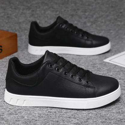 Sapatos de Homem 2026 Novo Estilo Quatro Estações, Versáteis e Modernos, Sola Macia, Brancos, Casuais e Respiráveis para o Verão