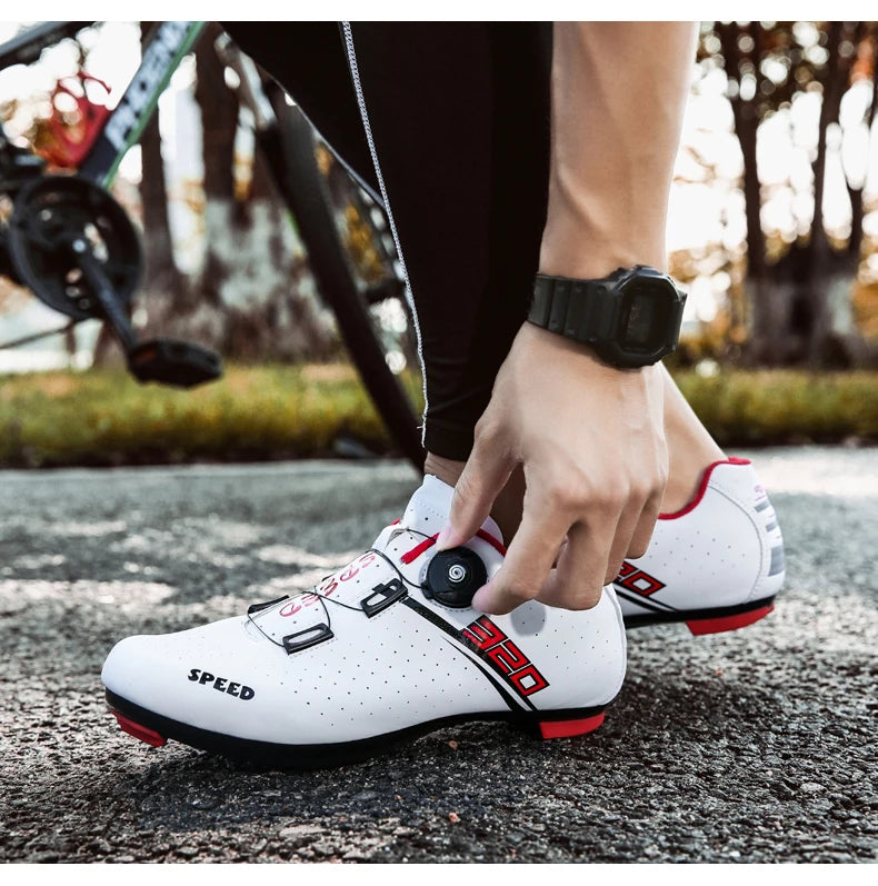 Sapatilhas de ciclismo MTB novas para homem, sapatilhas desportivas de ciclismo com sistema de bloqueio automático, estrada e velocidade, sapatilhas de ciclismo para mulher compatíveis com cleats SPD