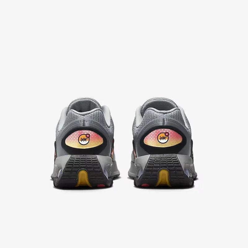 Nike's New Dynamic Air Cushioning and Rebound Outdoor Women's Running Shoes, Multi-Layer Mesh Upper, Lightweight and Comfortable, Suitable for Daily Wear, Sports Running Shoes, Futuristic Design, Versatile, Simple, Stain-Resistant