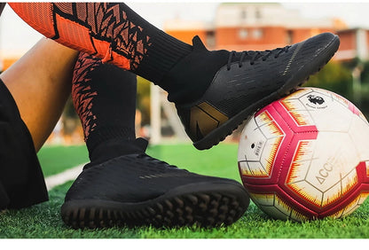 Crampons de Football pour hommes, bottes de Football, crampons d'entraînement, professionnels, résistants à l'usure, antidérapants, longues pointes TF/FG, rouge, nouveau