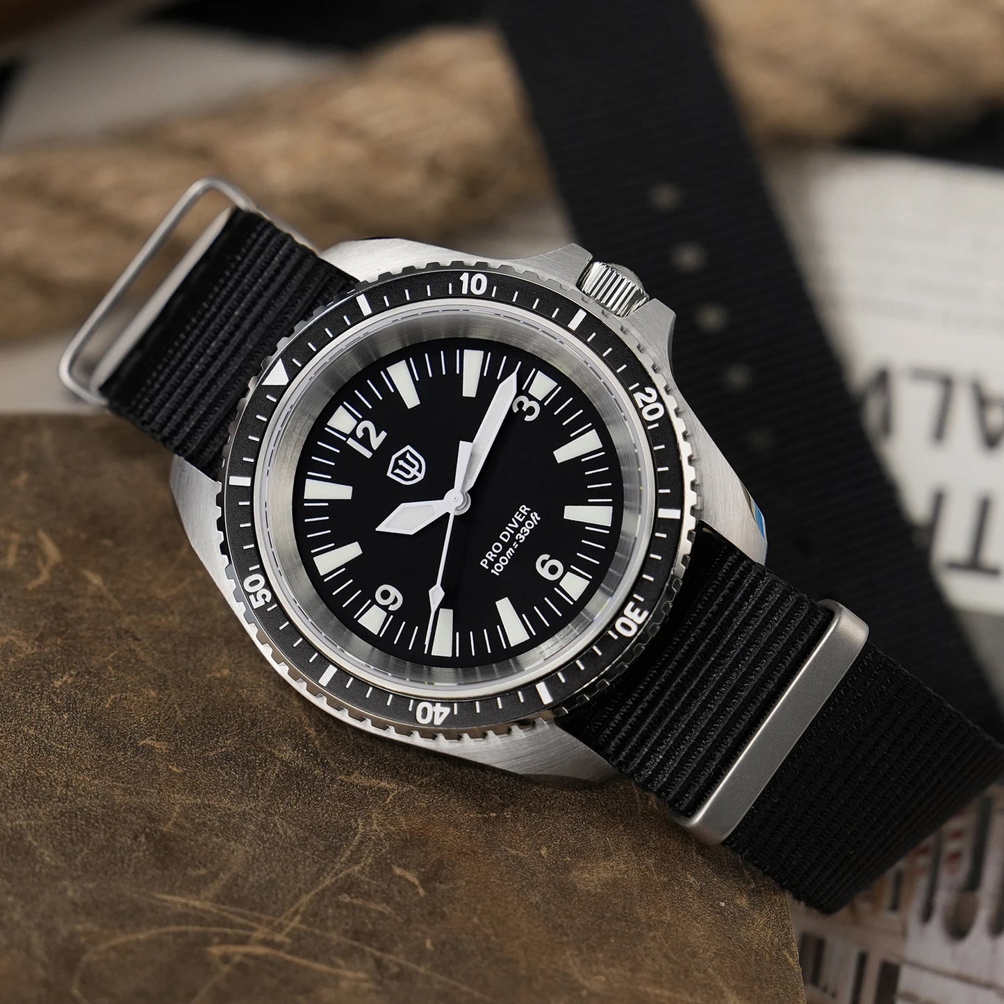 Reloj para hombre Watchdives WD1980 V3 38mm Vintage VH31 Ronda 515 con movimiento de cuarzo, segundero continuo, luminoso y cristal de zafiro