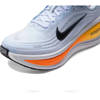 Nike Vomero Plus för män – löparskor med Full ZoomX Max-dämpning för responsiv daglig träning på väg, färg: Hydrogen Blue, modellnummer HV8150-404