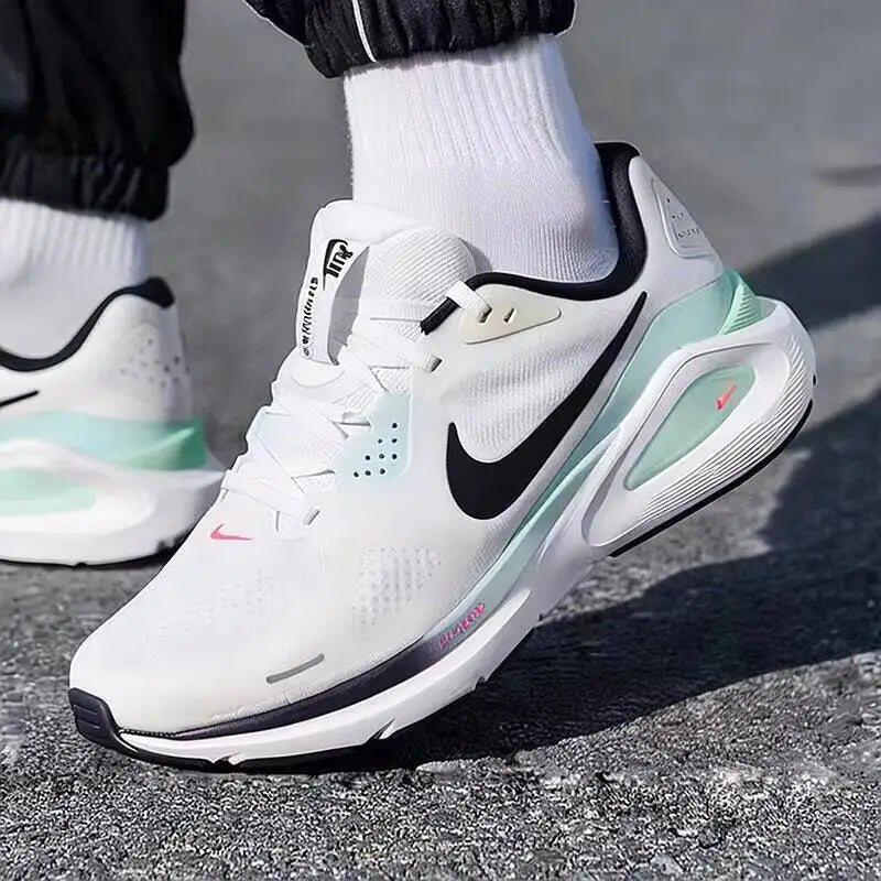 Populárne nové pánske bežecké topánky Nike z sieťoviny, priedušné, s oporou v strednej časti chodidla, odpružené, ľahké športové tenisky IM6675-101