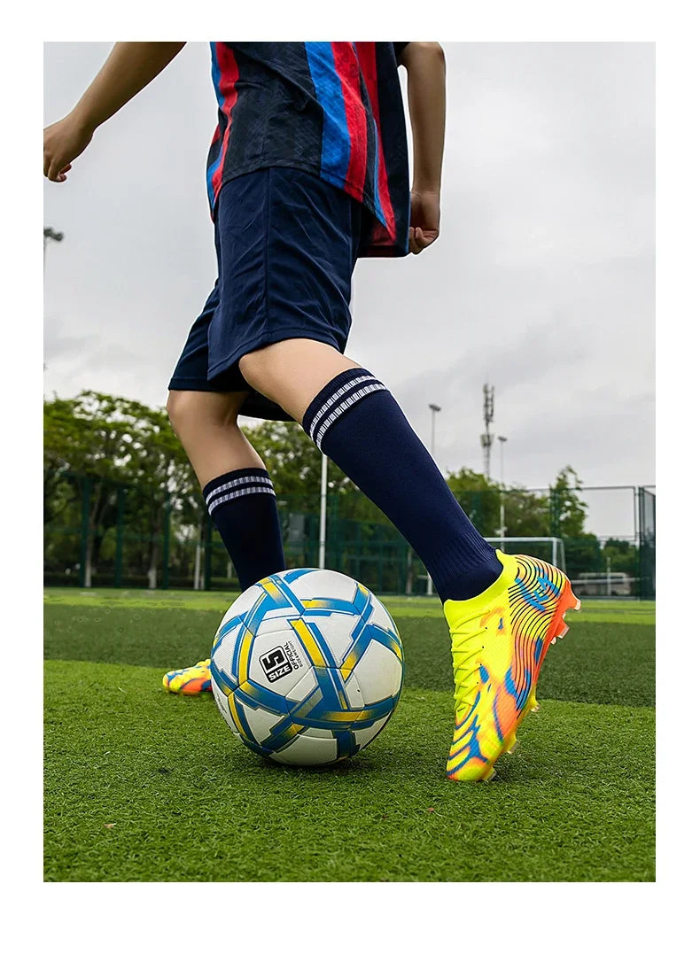 Nuevas zapatillas de fútbol para hombre, botas para césped exterior, tacos antideslizantes de alta calidad, caña alta y ligeras para niños, modelo superventas