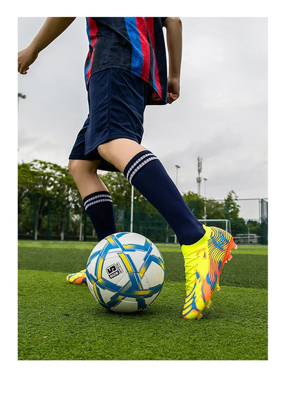 Nuevas zapatillas de fútbol para hombre, botas para césped exterior, tacos antideslizantes de alta calidad, caña alta y ligeras para niños, modelo superventas