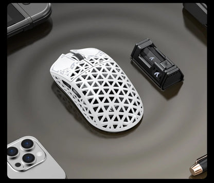 Rato Gaming Sem Fios ATTACK SHARK R5 Ultra Carbon Fiber, Sensor Gaming PixArt PAW3950MAX, 42000DPI, 8000Hz, MCU Nordic 52840
