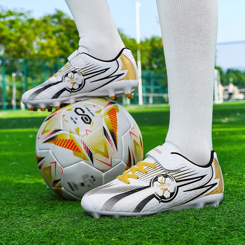 Nouvelles chaussures de football pour enfants, chaussures de sport pour terrain, chaussures de football pour garçons, chaussures de futsal, chaussures de sport d'intérieur à crampons, chaussures de football originales à c