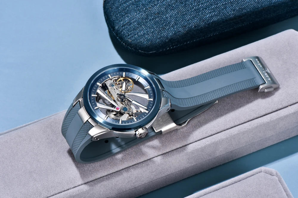 Ceas pentru bărbați PAGANI DESIGN – Model mecanic automat de lux, de tip „schelet” (cu mecanism expus), dotat cu un tourbillon, sticlă de safir cu tratament antireflex, rezistent la apă și luminescent.
