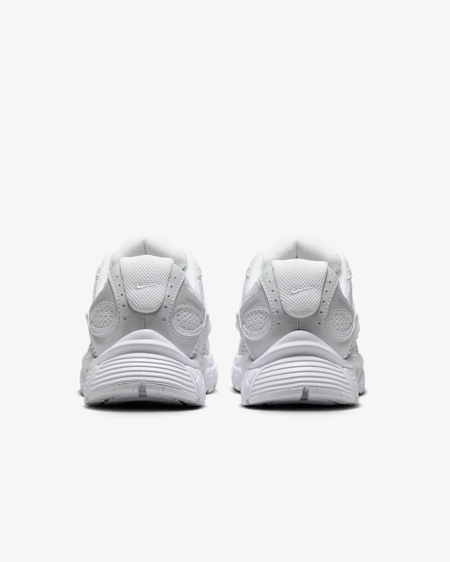 Nike V5 RNR, a Soft and Comfortable Mesh Fabric Running Shoe with Excellent Grip Durability and Breathability HQ7901-102