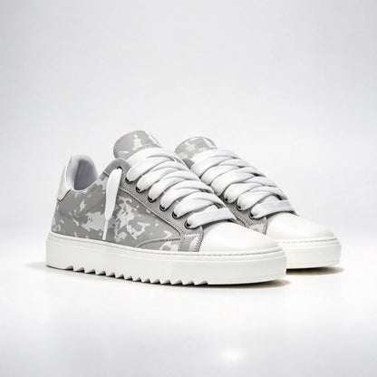 Baskets en toile peinte de style britannique, marque de luxe, pour hommes et femmes, motif à pois, chaussures de sport tendance pour tous les jours.