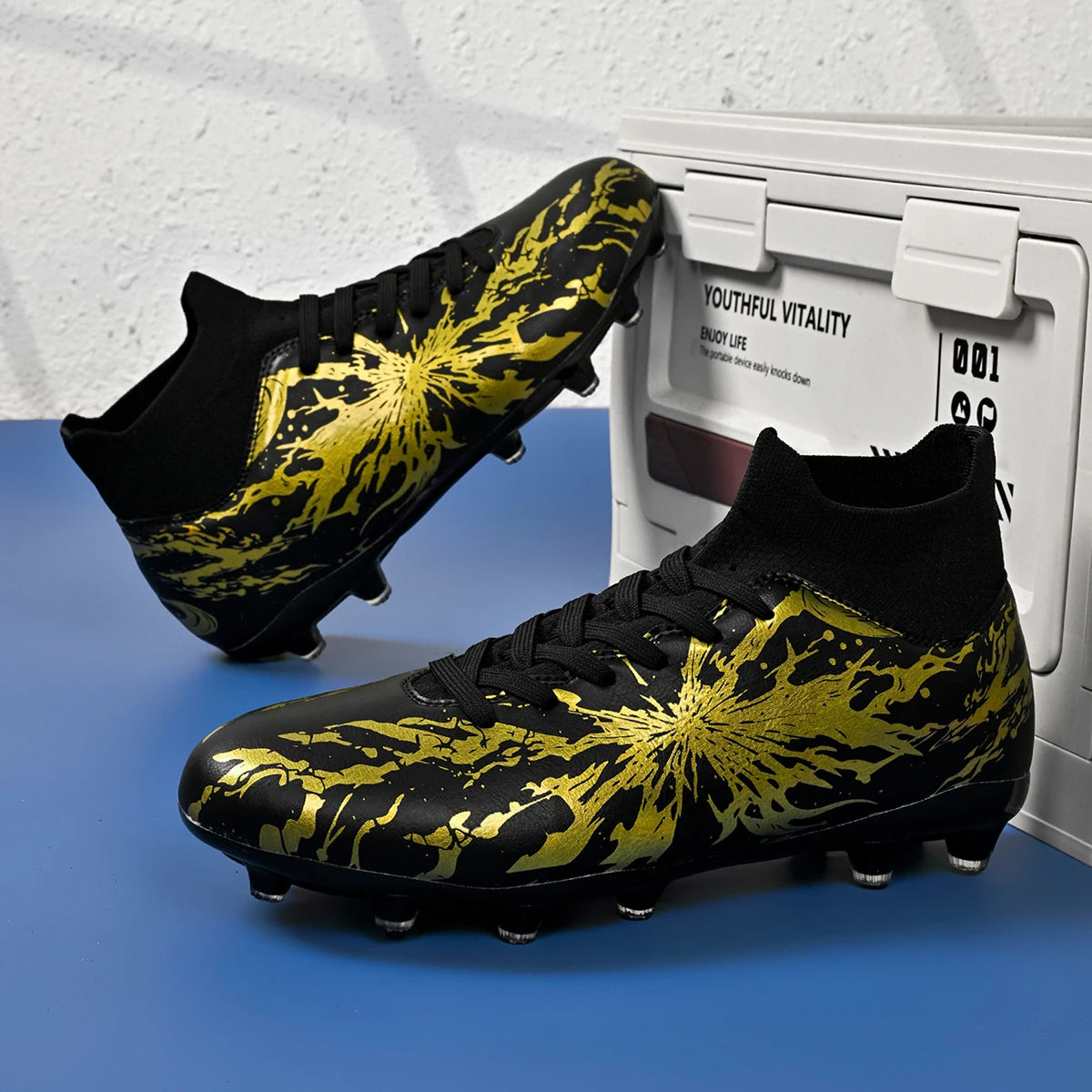 Chaussures de football pour hommes, modèle AG FG, design aérodynamique et léger, excellente adhérence, idéales pour les entraînements quotidiens sur gazon et les matchs de l’équipe de football scolaire.