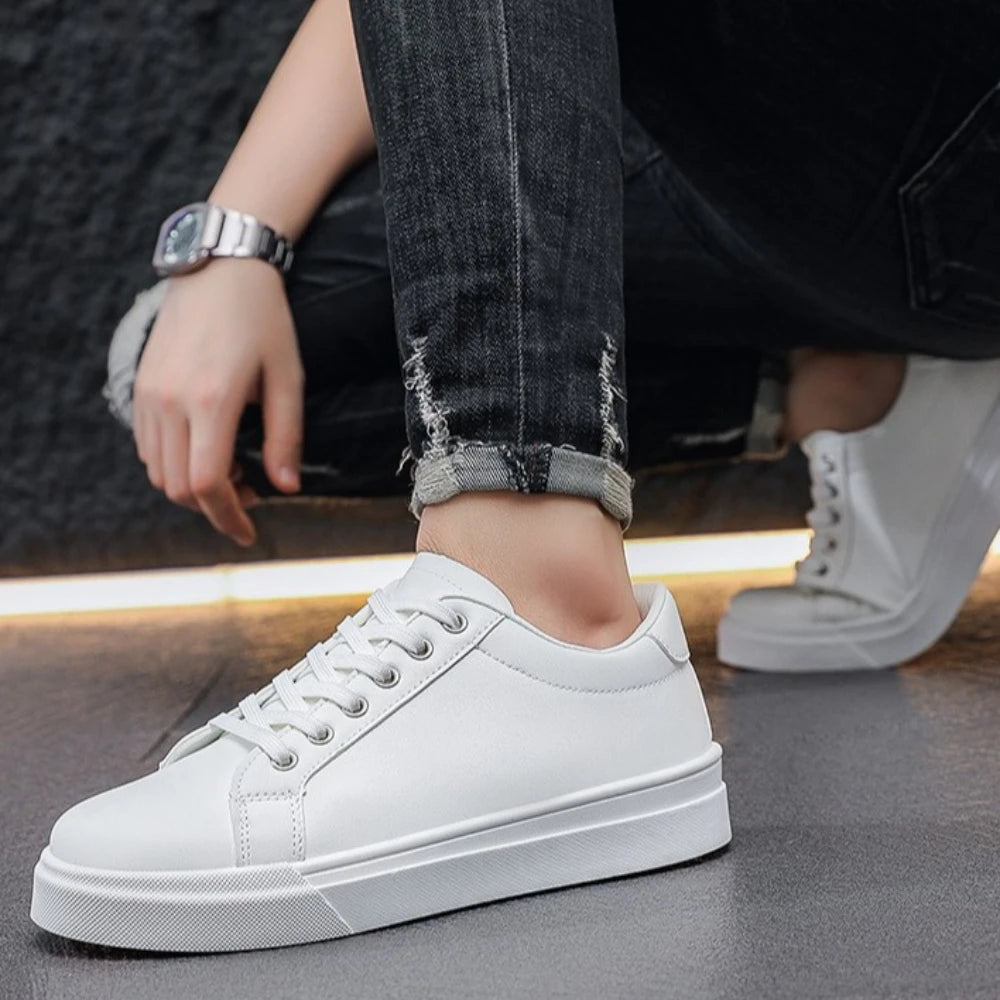 Nuove scarpe da uomo alla moda best-seller, scarpe bianche di tendenza, scarpe sportive e casual da studente, scarpe da uomo versatili
