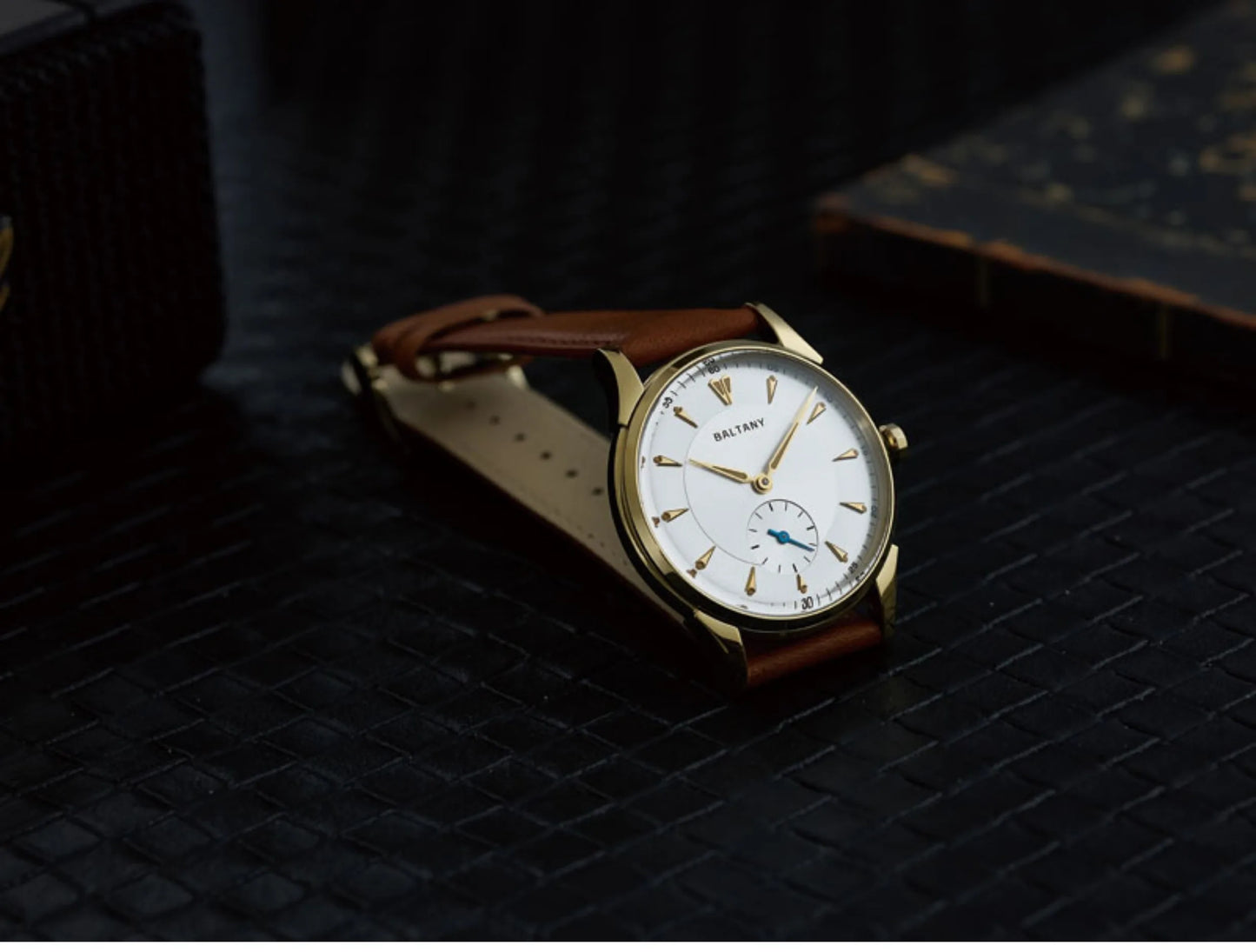 Baltany Men Automatic Watch 38.5mm Pilot Manual Winding Mechanical Wristwatch Sapphire 5ATM Small Second Dial ST1701 ST1700