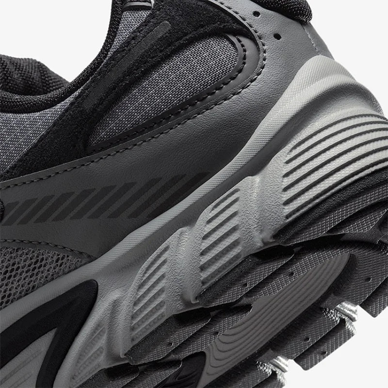 „Nike V5 RNR“ – retro stiliaus, smūgius sugeriantys, kvėpuojantys, lengvi „dad shoes“ IM6769-068