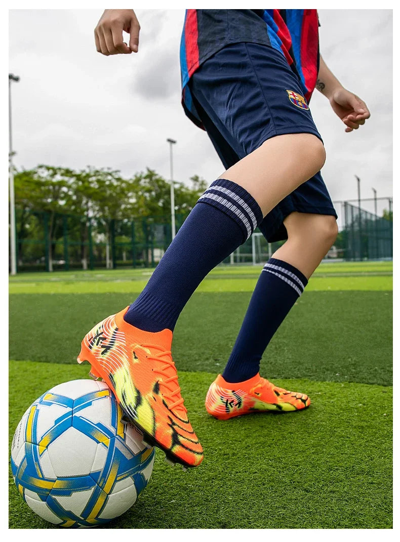 Nuevas zapatillas de fútbol para hombre, botas para césped exterior, tacos antideslizantes de alta calidad, caña alta y ligeras para niños, modelo superventas