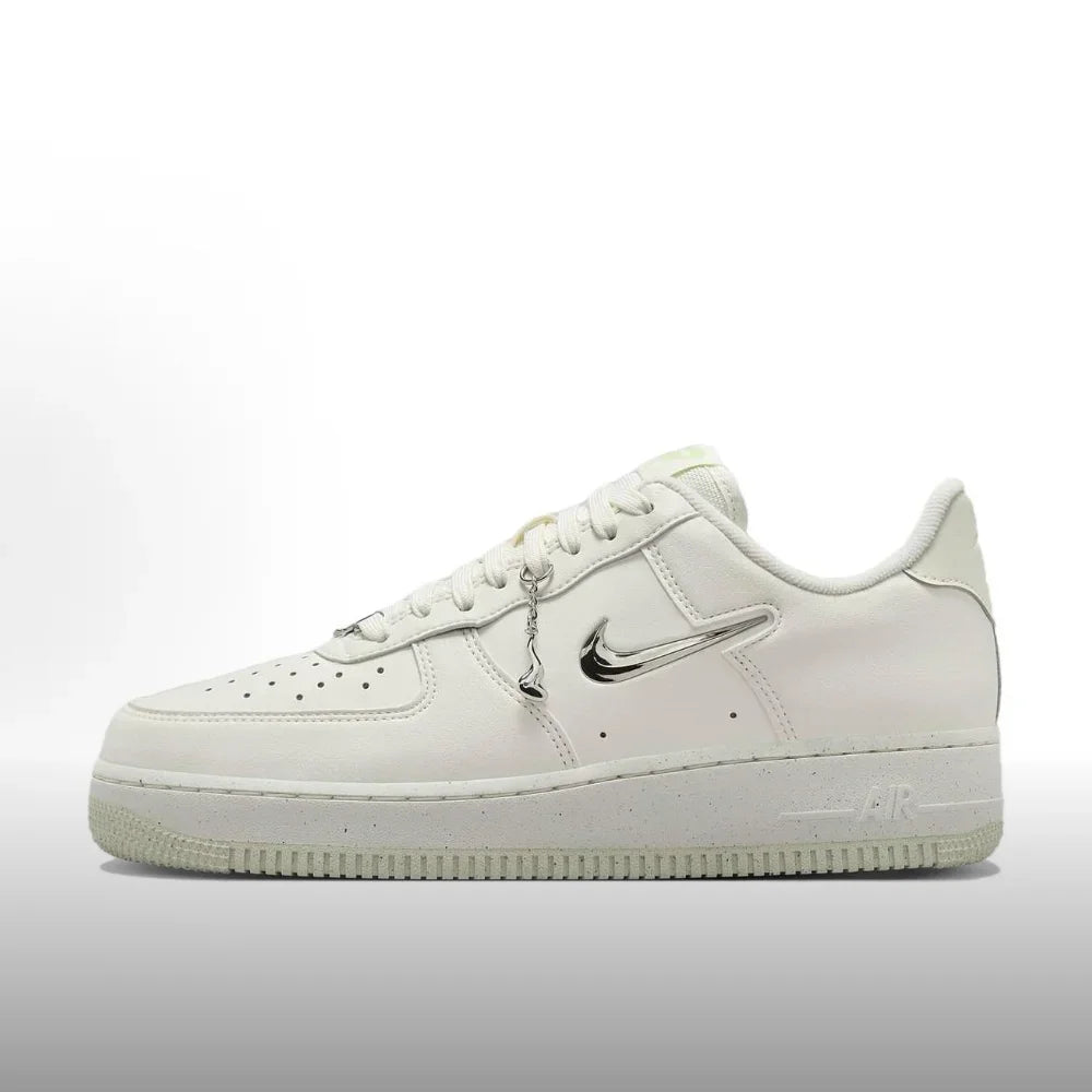 Baskets unisexes Nike Air Force 1 '07 : design emblématique et confort tout au long de la journée, style urbain décontracté HQ1977-001