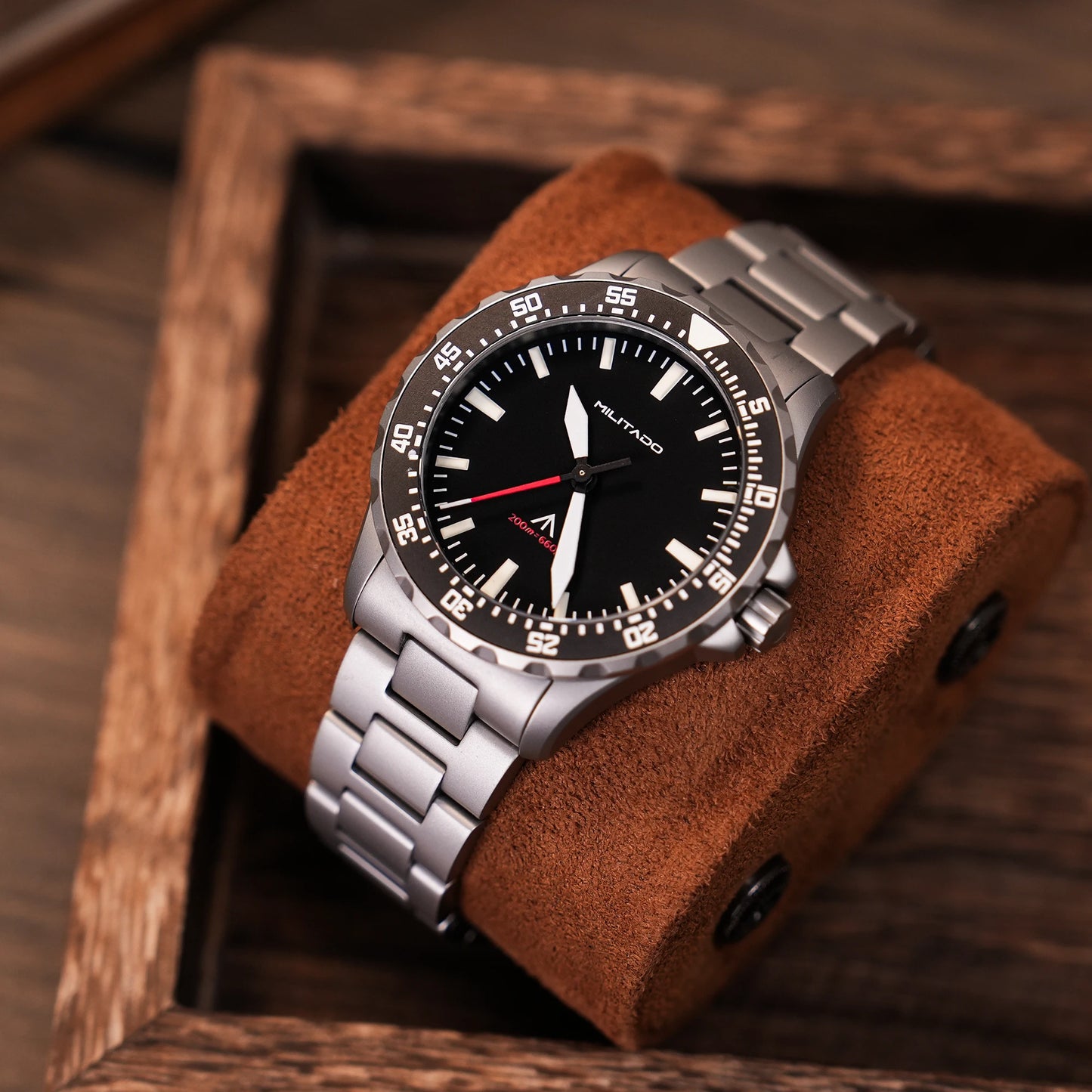Militado ML16 Watch VH31 Sweep /515 Quartz Movement Sapphire Crystal BGW9 Luminous 200m Water Resistance 38mm Men's Vintage Watch