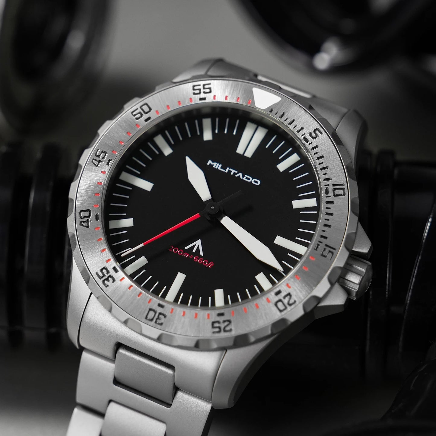 Militado ML16 39mm Quartz Dive Watch Sapphire Crystal 200M Water Resistant Ceramic Bezel BGW9 Lume Screw Down Crown