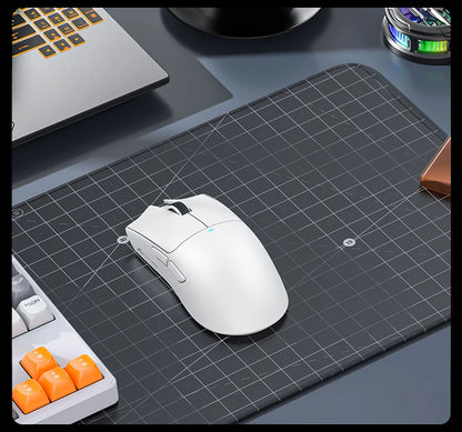 Mouse da gaming wireless ATTACK SHARK X11SE, tri-mode, ultraleggero 63g con sensore PAW3311, 22000 DPI, batteria 300mAh, doppio driver