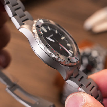Militado ML16 Watch VH31 Sweep /515 Quartz Movement Sapphire Crystal BGW9 Luminous 200m Water Resistance 38mm Men's Vintage Watch