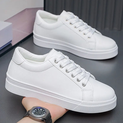 Nuove scarpe da uomo alla moda best-seller, scarpe bianche di tendenza, scarpe sportive e casual da studente, scarpe da uomo versatili