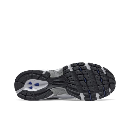Sapatilhas New Balance com painéis em mesh MR530SG