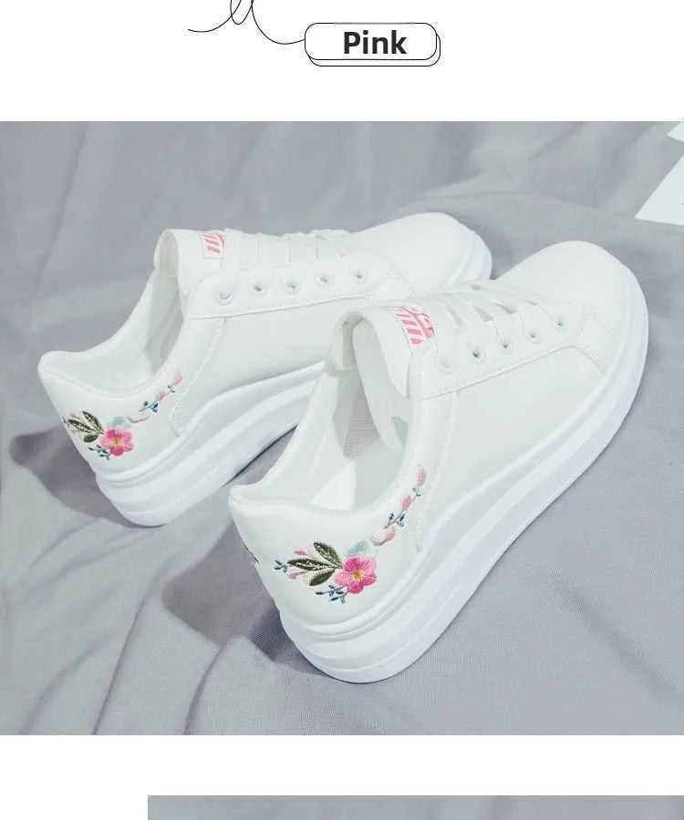 Sapatilhas de senhora 2025 para corrida, primavera/outono, moda branca, respiráveis, com flor bordada, atacadores e estilo casual