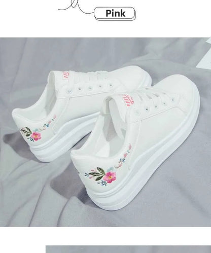 Sapatilhas de senhora 2025 para corrida, primavera/outono, moda branca, respiráveis, com flor bordada, atacadores e estilo casual