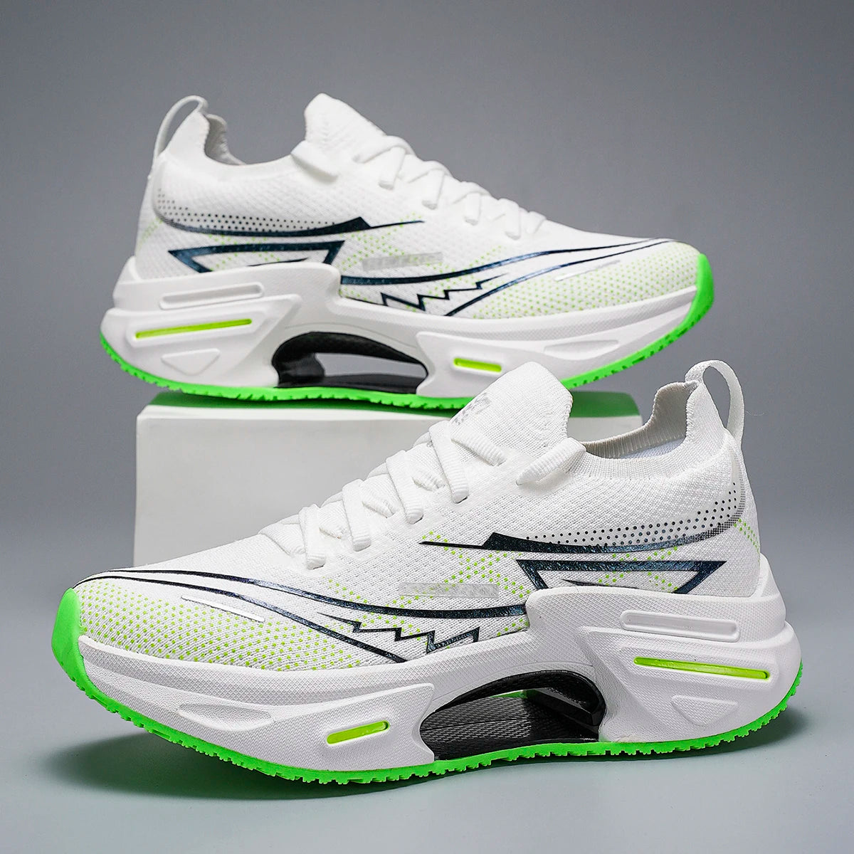 Unisex Sports Shoes Trendy Breathable Mesh Soft Sole Shock-Absorbing Wear-Resistant Professional Running Shoes for Teenagers and Men