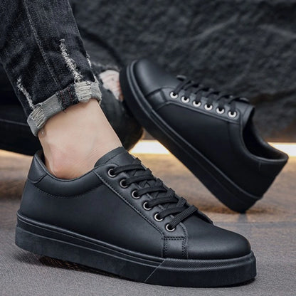 Nuove scarpe da uomo alla moda best-seller, scarpe bianche di tendenza, scarpe sportive e casual da studente, scarpe da uomo versatili