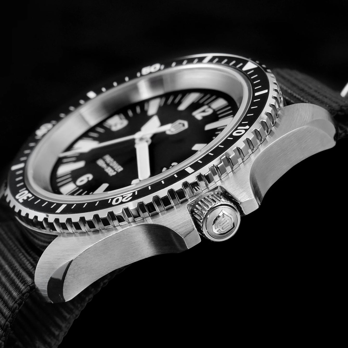Reloj para hombre Watchdives WD1980 V3 38mm Vintage VH31 Ronda 515 con movimiento de cuarzo, segundero continuo, luminoso y cristal de zafiro