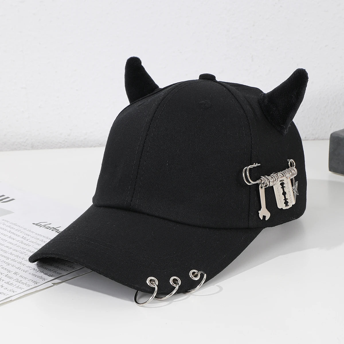 Fashion personality metal hoop brooch decorated hip hop wind horn baseball cap outdoor casual fun hat