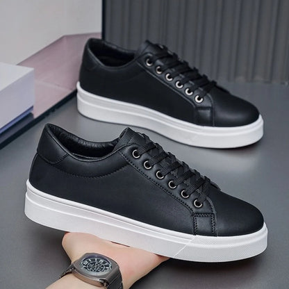 Nuove scarpe da uomo alla moda best-seller, scarpe bianche di tendenza, scarpe sportive e casual da studente, scarpe da uomo versatili