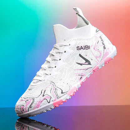 Chaussures de football, sneakers, chaussures de soccer, au-dessus de la cheville mais pas jusqu'au genou, semelle antidérapante à crampons.