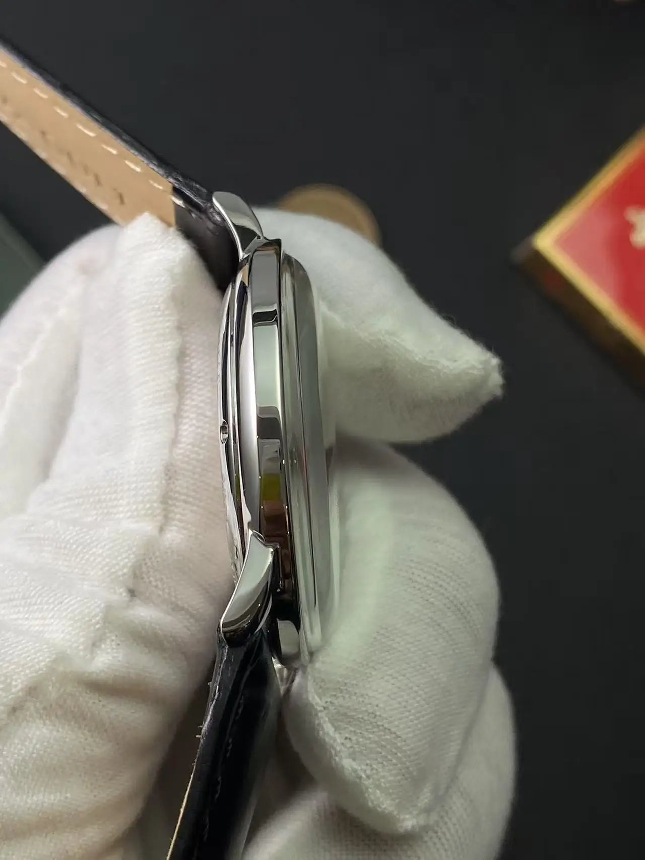 Bauhaus style manual mechanical retro cocktail style bubble mirror fashionable and beautiful ultra-thin case sword sha