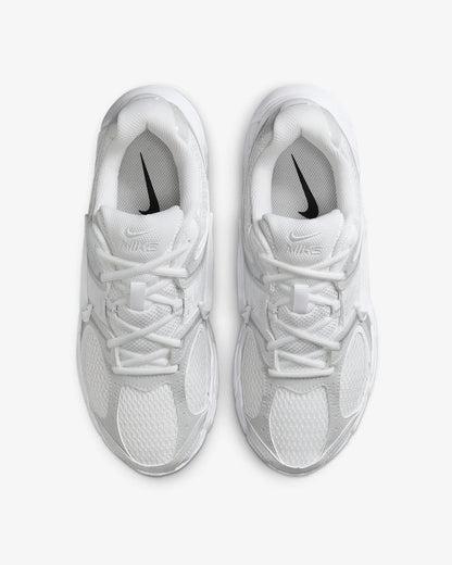 Nike V5 RNR, a Soft and Comfortable Mesh Fabric Running Shoe with Excellent Grip Durability and Breathability HQ7901-102